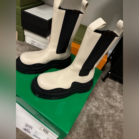 Bottega Veneta boots
Tire Boot - Picture 1 of 4